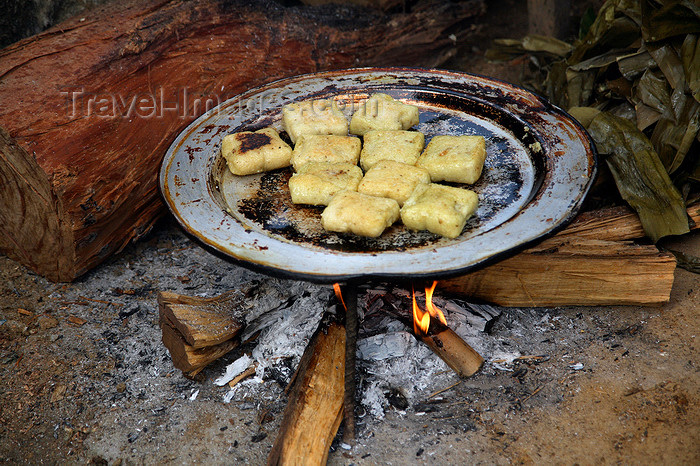 vietnam162: Ba Be National Park - Vietnam: sticky rice cake or Banh Trung - Vietnamese cuisine - photo by Tran Thai - (c) Travel-Images.com - Stock Photography agency - Image Bank