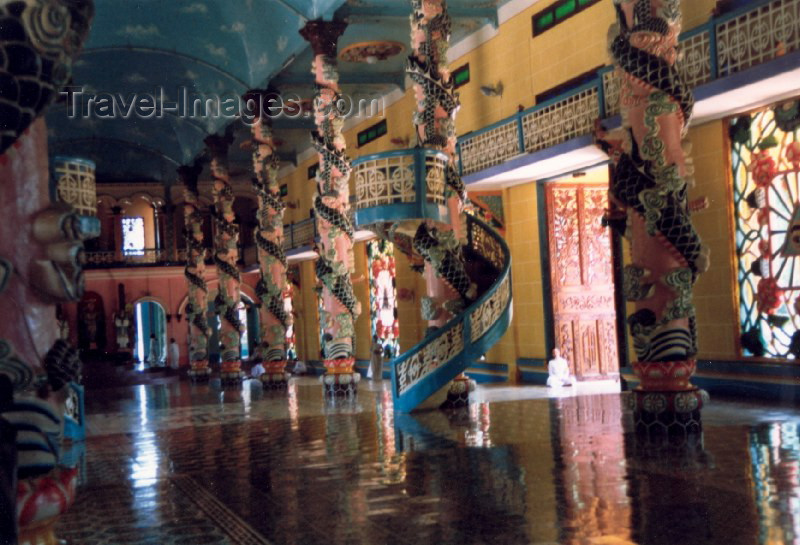 vietnam28: Vietnam - Cao-Dai temple: inside - photo by N.Cabana - (c) Travel-Images.com - Stock Photography agency - Image Bank