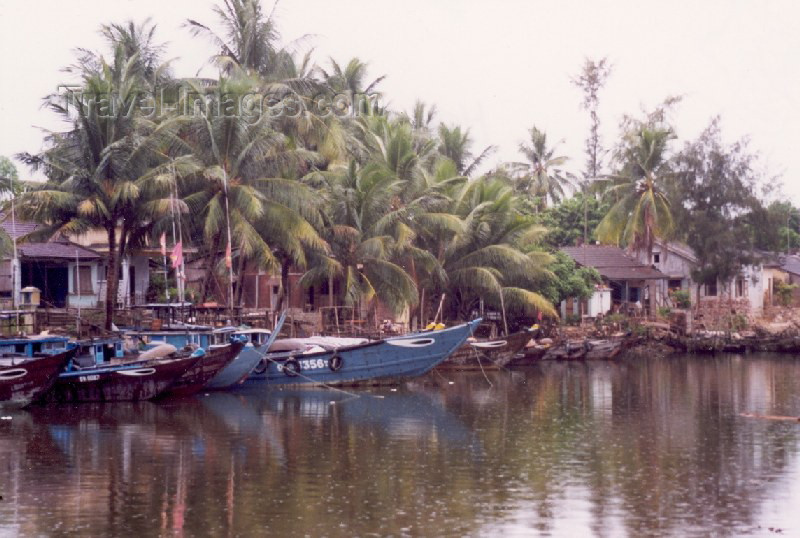 vietnam31: Vietnam - Cat-Ba island: boats - Halong Bay - Haiphong - Red River Delta region - photo by N.Cabana - (c) Travel-Images.com - Stock Photography agency - Image Bank