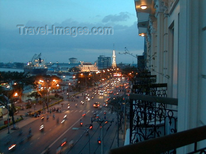 vietnam64: Vietnam - Ho Chi Minh city / Saigon: view from a balcony - South-Ton Duc Thang Avenue - photo by R.Ziff - (c) Travel-Images.com - Stock Photography agency - Image Bank