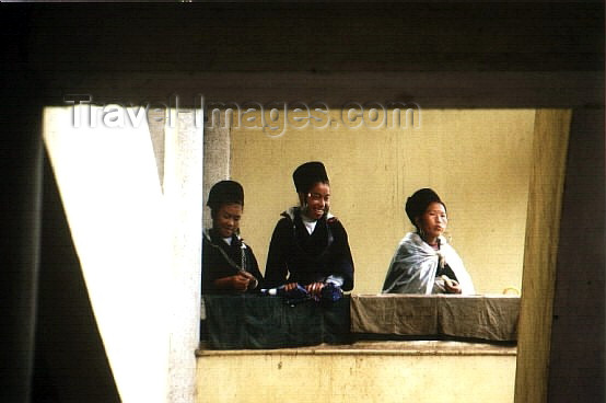 vietnam70: Vietnam - Lao Cai Province - northeast region - Hmong women - photo by W.Schipper - (c) Travel-Images.com - Stock Photography agency - Image Bank