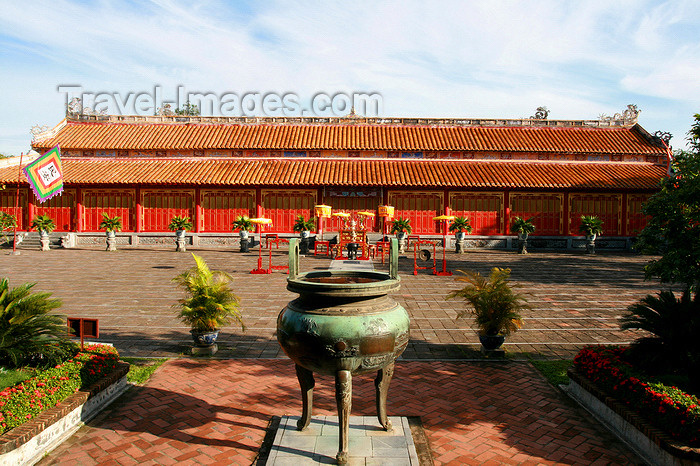 vietnam79: Hue - Vietnam: Imperial Citadel - Hall of the Mandarins and bronze dynastic urn - photo by Tran Thai - (c) Travel-Images.com - Stock Photography agency - Image Bank
