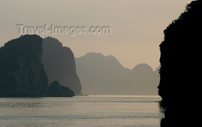 vietnam99: Halong Bay - Vietnam: dusk - photo by Tran Thai - (c) Travel-Images.com - Stock Photography agency - Image Bank