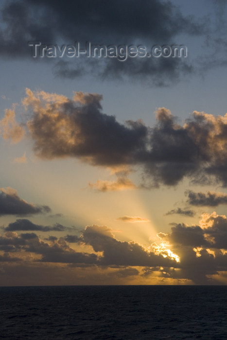 virgin-us58: St. Thomas, US Virgin Islands: Caribbean sunset (photo by David Smith) - (c) Travel-Images.com - Stock Photography agency - Image Bank