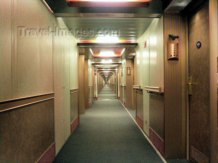 virgin-us72: USVI - St. Thomas - corridor on the Costa Magica - this cruise ship can hold 3,700 guests,  any given hallway provides a visual example of infinity - photo by G.Friedman - (c) Travel-Images.com - Stock Photography agency - Image Bank