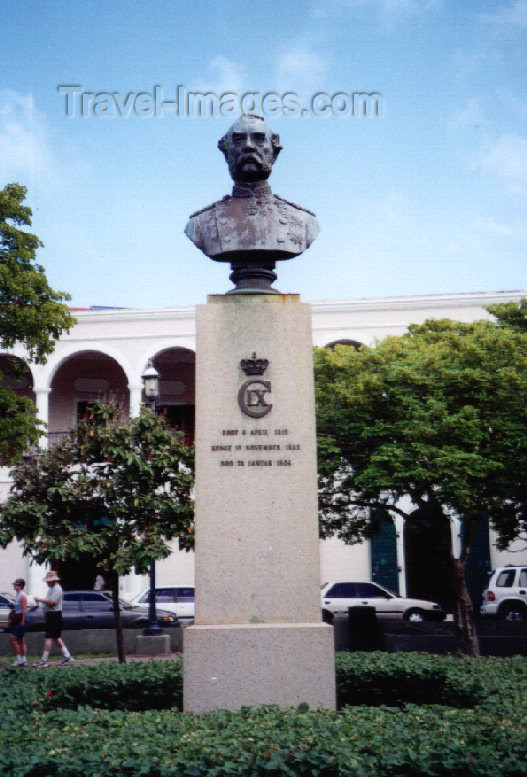 virgin-us8: US Virgin Islands - Saint Thomas: Charlotte Amalie - King of Denmark on Emancipation Garden (photo by M.Torres) - (c) Travel-Images.com - Stock Photography agency - Image Bank