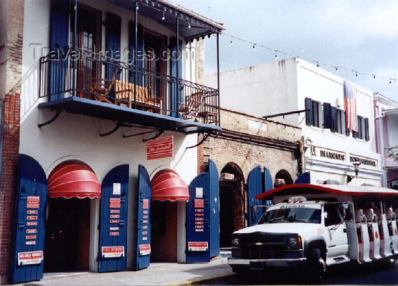 virgin-us9: US Virgin Islands - Saint Thomas: Charlotte Amalie - Dronningens Gade (photo by M.Torres) - (c) Travel-Images.com - Stock Photography agency - Image Bank