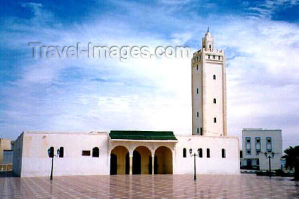western-sahara1: Dakhla / Villa Cisneros, Rio de Oro, Western Sahara / Sahara Occidental: mosque / mesquita - photo by B.Cloutier - (c) Travel-Images.com - Stock Photography agency - Image Bank