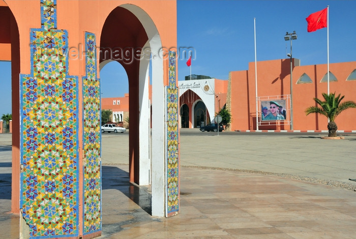 western-sahara110: Laâyoune / El Aaiun, Saguia el-Hamra, Western Sahara: Place du Mechouar - tiles on a tower base and the congress hall - photo by M.Torres - (c) Travel-Images.com - Stock Photography agency - Image Bank