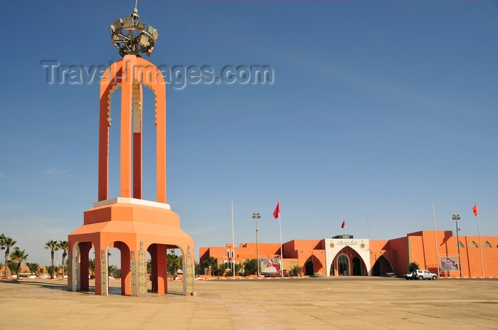 western-sahara111: Laâyoune / El Aaiun, Saguia el-Hamra, Western Sahara: Place Mechouar and the congress hall - photo by M.Torres - (c) Travel-Images.com - Stock Photography agency - Image Bank