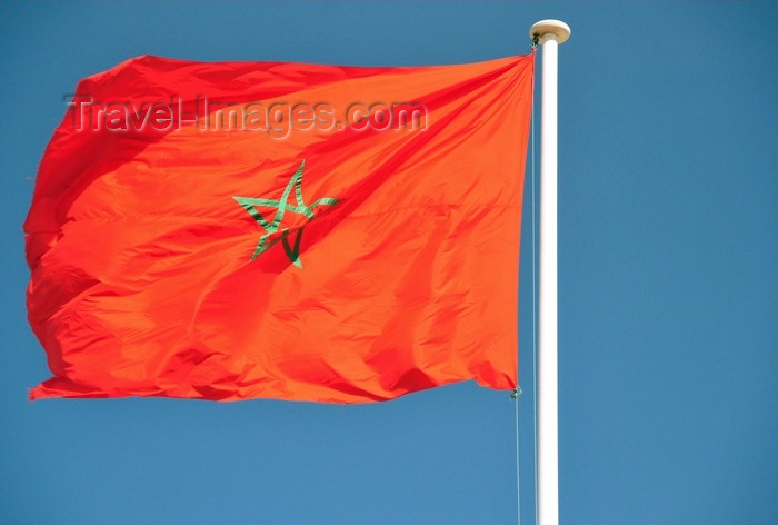 western-sahara118: Laâyoune / El Aaiun, Saguia el-Hamra, Western Sahara: Place du Mechouar - flag of Morocco, marking its control - interlaced pentangle - photo by M.Torres - (c) Travel-Images.com - Stock Photography agency - Image Bank