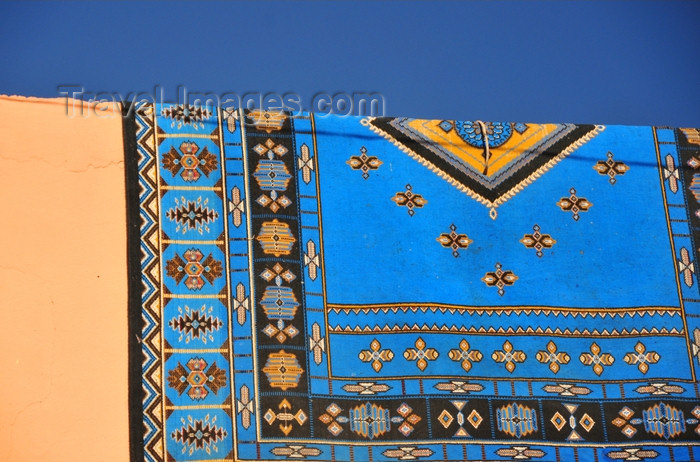 western-sahara12: Laâyoune / El Aaiun, Saguia el-Hamra, Western Sahara: carpet on a façade - photo by M.Torres - (c) Travel-Images.com - Stock Photography agency - Image Bank