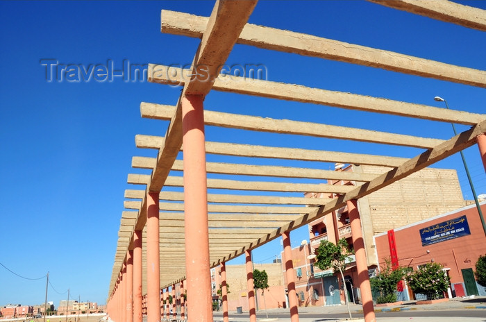 western-sahara19: Laâyoune / El Aaiun, Saguia el-Hamra, Western Sahara: pergola along Blvd Place Oum Saad - Place Oum Saad - photo by M.Torres - (c) Travel-Images.com - Stock Photography agency - Image Bank