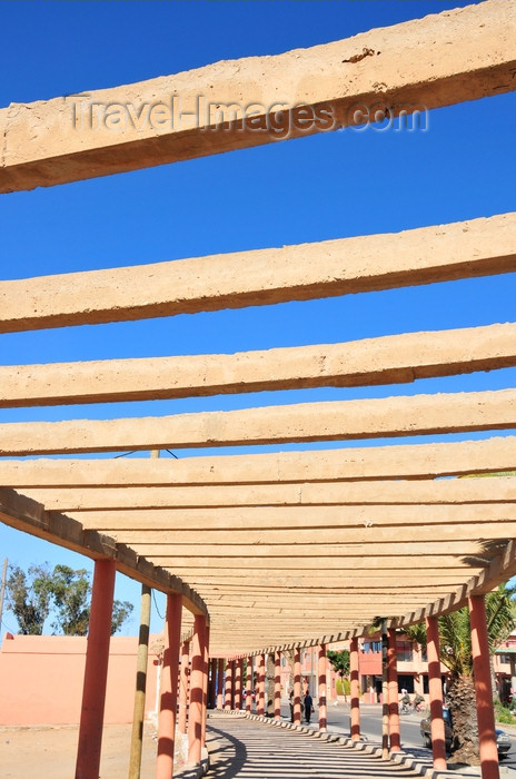 western-sahara26: Laâyoune / El Aaiun, Saguia el-Hamra, Western Sahara: pergola and sky - Place Oum Saad - photo by M.Torres - (c) Travel-Images.com - Stock Photography agency - Image Bank