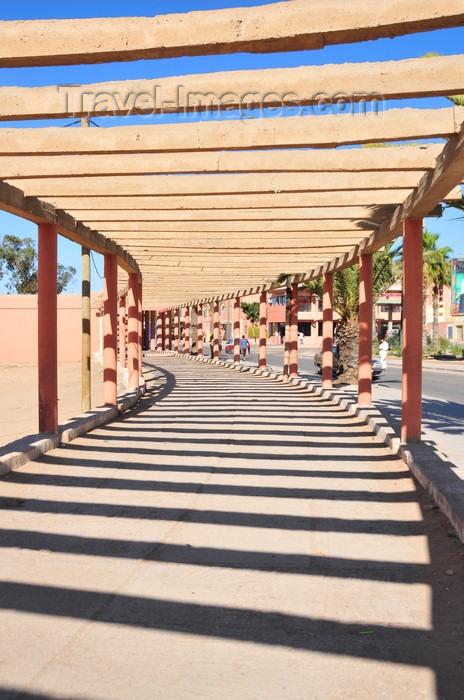 western-sahara31: Laâyoune / El Aaiun, Saguia el-Hamra, Western Sahara: probably the longest pergola in the world - beams and shadows - Place Oum Saad - photo by M.Torres - (c) Travel-Images.com - Stock Photography agency - Image Bank