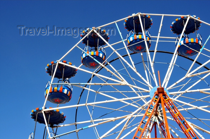 western-sahara32: Laâyoune / El Aaiun, Saguia el-Hamra, Western Sahara: Ferris wheel - Place Oum Saad - photo by M.Torres - (c) Travel-Images.com - Stock Photography agency - Image Bank