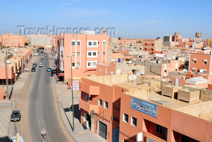 western-sahara34: Laâyoune / El Aaiun, Saguia el-Hamra, Western Sahara: Blvd 24 Novembre 1975 and Colomina district, seen from the restaurant at the Sahara Line hotel - photo by M.Torres - (c) Travel-Images.com - Stock Photography agency - Image Bank