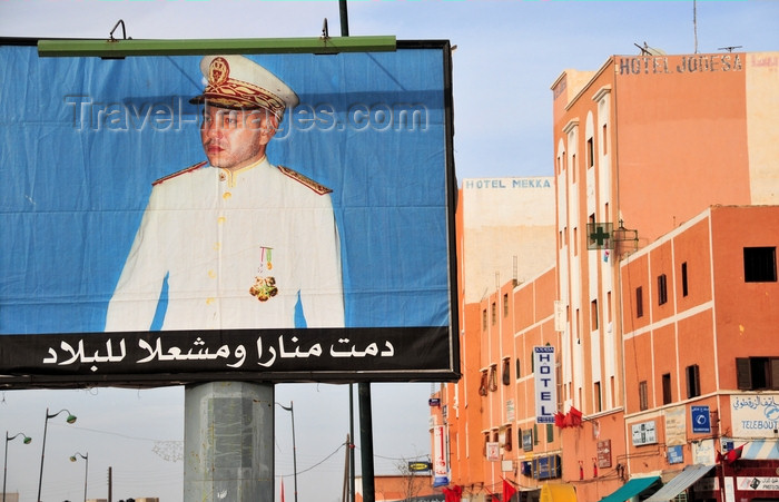 western-sahara64: Laâyoune / El Aaiun, Saguia el-Hamra, Western Sahara: the Moroccan king in uniform in the capital of the desert - Hotels Jodesa and Mekka - Blvd de Mekka - photo by M.Torres - (c) Travel-Images.com - Stock Photography agency - Image Bank