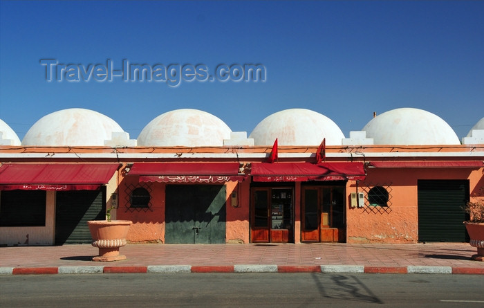 western-sahara65: Laâyoune / El Aaiun, Saguia el-Hamra, Western Sahara: white domes at the artisans center - Blvd de Mekka - photo by M.Torres - (c) Travel-Images.com - Stock Photography agency - Image Bank