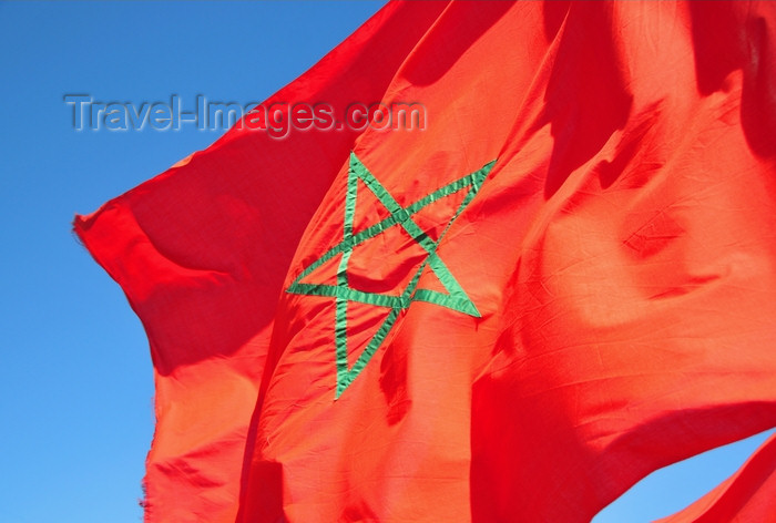 western-sahara66: Laâyoune / El Aaiun, Saguia el-Hamra, Western Sahara: Moroccan flag - green Seal of Solomon - interwoven green pentagram centered on a red field - Blvd de Mekka - photo by M.Torres - (c) Travel-Images.com - Stock Photography agency - Image Bank