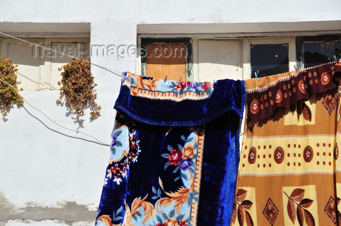 western-sahara77: Laâyoune / El Aaiun, Saguia el-Hamra, Western Sahara: blankets - Colonial district - photo by M.Torres - (c) Travel-Images.com - Stock Photography agency - Image Bank