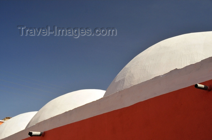 western-sahara78: Laâyoune / El Aaiun, Saguia el-Hamra, Western Sahara: white domes of Sahrawi architecture - Colonial district - photo by M.Torres - (c) Travel-Images.com - Stock Photography agency - Image Bank