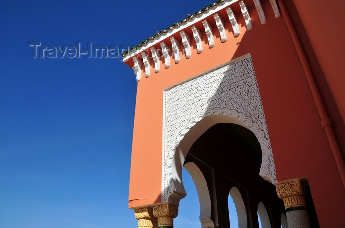 western-sahara93: Laâyoune / El Aaiun, Saguia el-Hamra, Western Sahara: Moulay Abdel Aziz Great Mosque - front porch - photo by M.Torres - (c) Travel-Images.com - Stock Photography agency - Image Bank