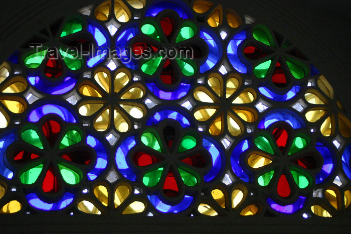 yemen11: Wadi Dhahr, Al-Mahwit Governorate, Yemen: stained-glass takhrim window at the Rock Pallace / Dar al-Hajar Palace - plaster fretwork filled with colored glass - photo by E.Andersen - (c) Travel-Images.com - Stock Photography agency - Image Bank