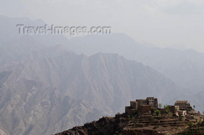 yemen111: Hajjah governorate, Yemen: mountain village seen from Hajjah citadel - photo by J.Pemberton - (c) Travel-Images.com - Stock Photography agency - Image Bank