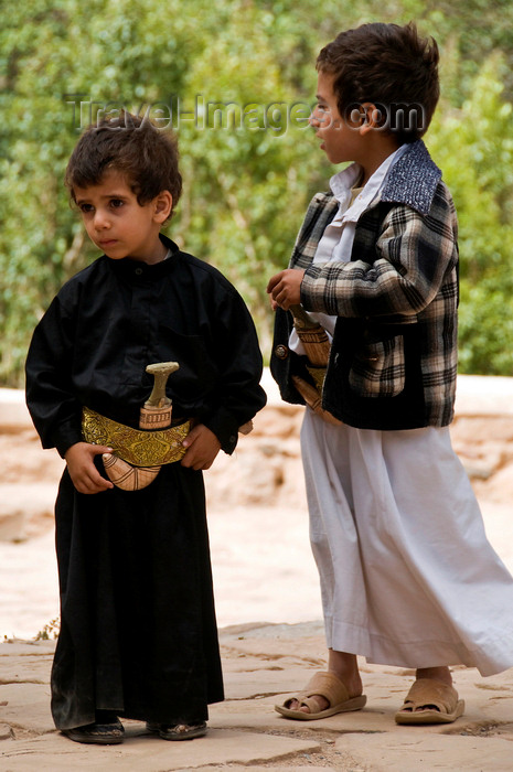 yemen12: Wadi Dhahr, Al-Mahwit Governorate, Yemen: young boys with Jambiyya daggers - photo by J.Pemberton - (c) Travel-Images.com - Stock Photography agency - Image Bank