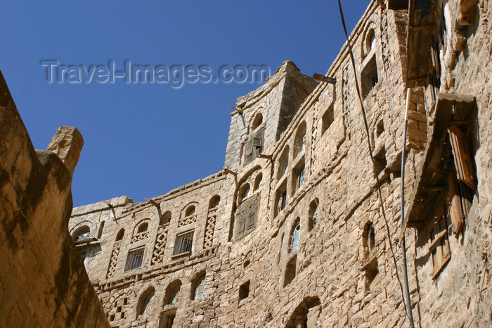 yemen24: Hababah, Sana'a governorate, Yemen: houses at the water reservoir - photo by E.Andersen - (c) Travel-Images.com - Stock Photography agency - Image Bank