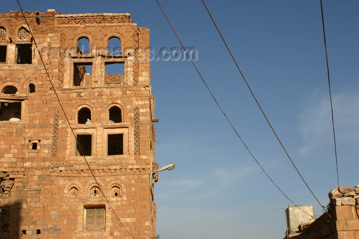 yemen32: Yemen - Kawkaban - Al-Mahwit Governorate - house standing as a ruin - photo by E.Andersen - (c) Travel-Images.com - Stock Photography agency - Image Bank