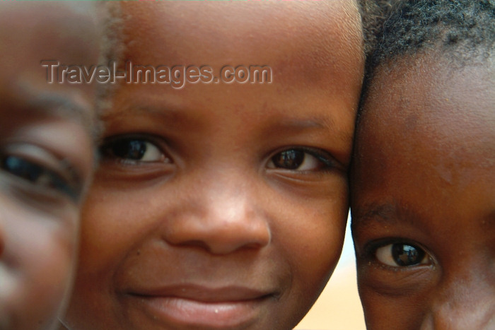 zambia11: Zambia - Livingstone: African kids  fighting to be photographed - photo by J.Banks - (c) Travel-Images.com - Stock Photography agency - Image Bank