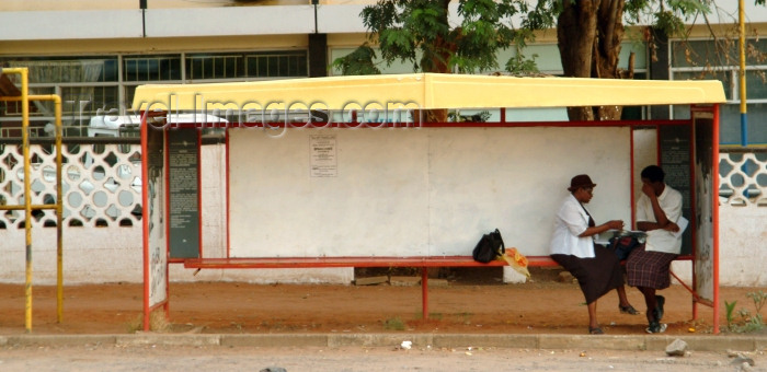 zambia13: Livingstone,  Southern Province, Zambia: bus stop - photo by J.Banks - (c) Travel-Images.com - Stock Photography agency - Image Bank