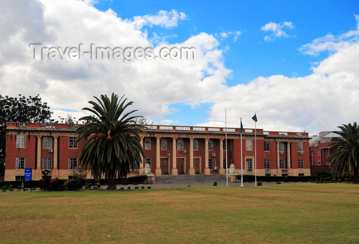 zambia44: Lusaka, Zambia: Supreme Court of Zambia - Haile Selassie Avenue and Independence Avenue - red-brick colonial architecture of Northern Rhodesia - photo by M.Torres - (c) Travel-Images.com - Stock Photography agency - Image Bank