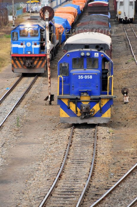 zambia48: Lusaka, Zambia: freight trains on the railway line from Livingstone to Kitwe - photo by M.Torres - (c) Travel-Images.com - Stock Photography agency - Image Bank