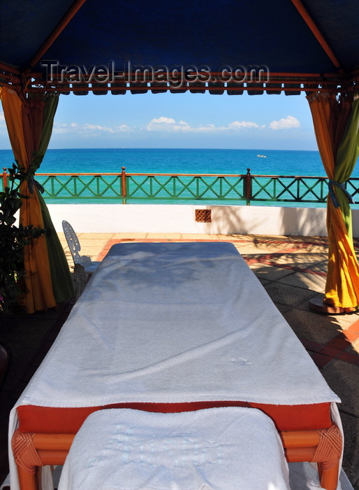 zanzibar101: Stone Town, Zanzibar, Tanzania: massage tent by the ocean - Zanzibar Serena Inn - Shangani - photo by M.Torres - (c) Travel-Images.com - Stock Photography agency - Image Bank