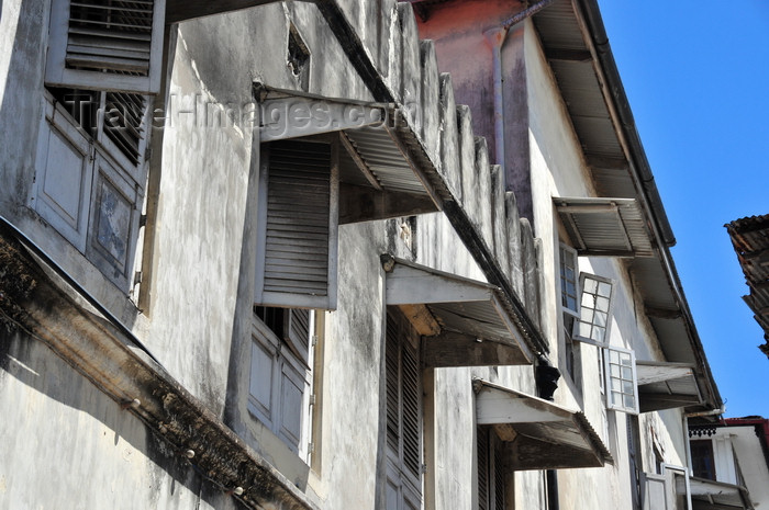 zanzibar107: Stone Town, Zanzibar, Tanzania: windows with roofs and shutters - Shangani - photo by M.Torres - (c) Travel-Images.com - Stock Photography agency - Image Bank