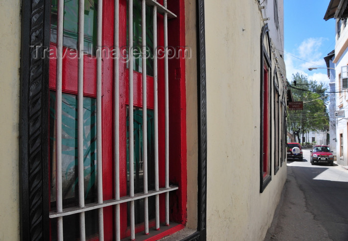 zanzibar110: Stone Town, Zanzibar, Tanzania: Suicide alley - Shangani - photo by M.Torres - (c) Travel-Images.com - Stock Photography agency - Image Bank