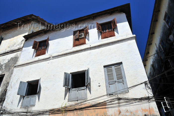 zanzibar113: Stone Town, Zanzibar, Tanzania: Zanzibari windows with shutters - whitewashed façade and Freddie Mercury's house - Shangani - photo by M.Torres - (c) Travel-Images.com - Stock Photography agency - Image Bank