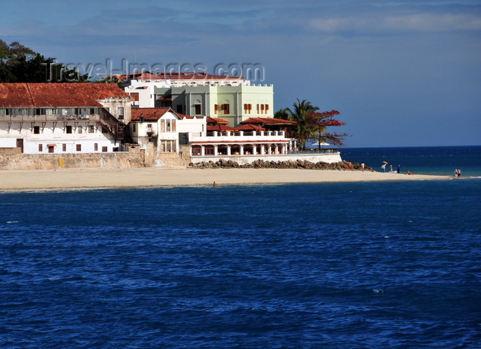 zanzibar117: Stone Town, Zanzibar, Tanzania: beach, Mambo Msiige building and Serena hotel - Shangani - photo by M.Torres - (c) Travel-Images.com - Stock Photography agency - Image Bank