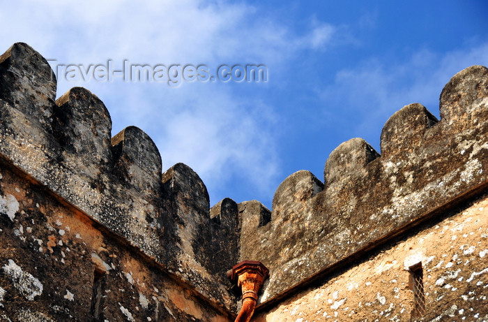 zanzibar12: Stone Town / Mji Mkongwe, Zanzibar, Tanzania: Old fort - detail of the ramparts - Arab fort - Ngome Kongwe - photo by M.Torres - (c) Travel-Images.com - Stock Photography agency - Image Bank