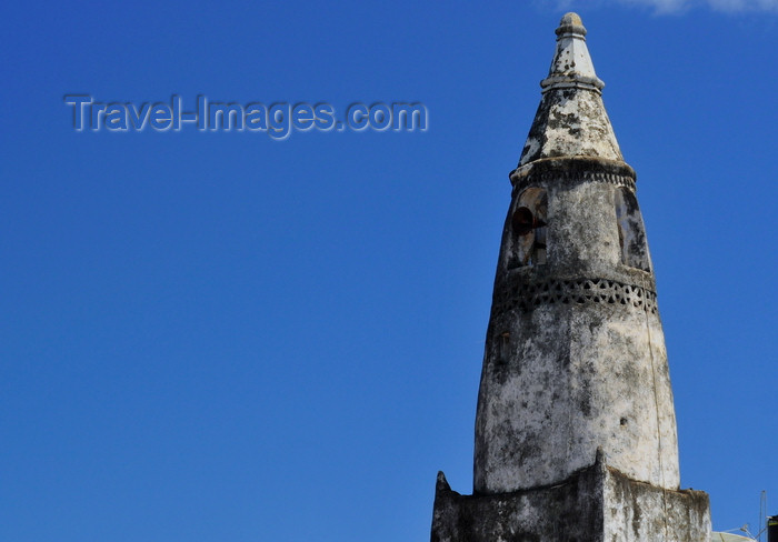 zanzibar132: Stone Town, Zanzibar, Tanzania: conical-shaped minaret of the Mnara Sunni mosque - Mskiti wa Balnara - Malindi Minaret Mosque - Malindi area - UNESCO World Heritage Site - photo by M.Torres - (c) Travel-Images.com - Stock Photography agency - Image Bank