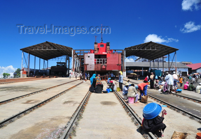 zanzibar135: Stone Town, Zanzibar / Unguja, Tanzania: small shipyard - rails, sheds and barge - Malindi area - photo by M.Torres - (c) Travel-Images.com - Stock Photography agency - Image Bank