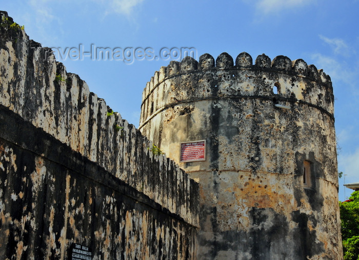 zanzibar14: Stone Town, Zanzibar, Tanzania: Old fort - cylindrical tower and defensive wall - the Arab fort was adapted from the Portuguese citadel - Ngome Kongwe - photo by M.Torres - (c) Travel-Images.com - Stock Photography agency - Image Bank