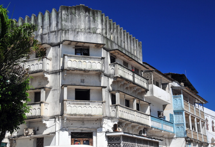 zanzibar143: Stone Town, Zanzibar, Tanzania: street corner - Zanzibari architecture - Malindi area - photo by M.Torres - (c) Travel-Images.com - Stock Photography agency - Image Bank