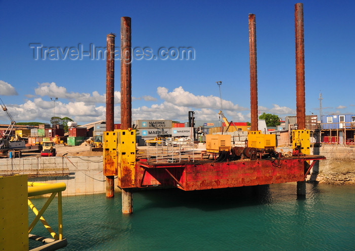 zanzibar150: Stone Town, Zanzibar, Tanzania: platform in the harbour - Malindi area - photo by M.Torres - (c) Travel-Images.com - Stock Photography agency - Image Bank