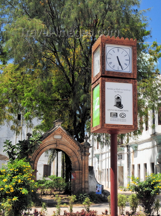 zanzibar158: Stone Town, Zanzibar, Tanzania: Portuguese arch and UNESCO clock - Victoria Gardens - Vuga area - photo by M.Torres - (c) Travel-Images.com - Stock Photography agency - Image Bank