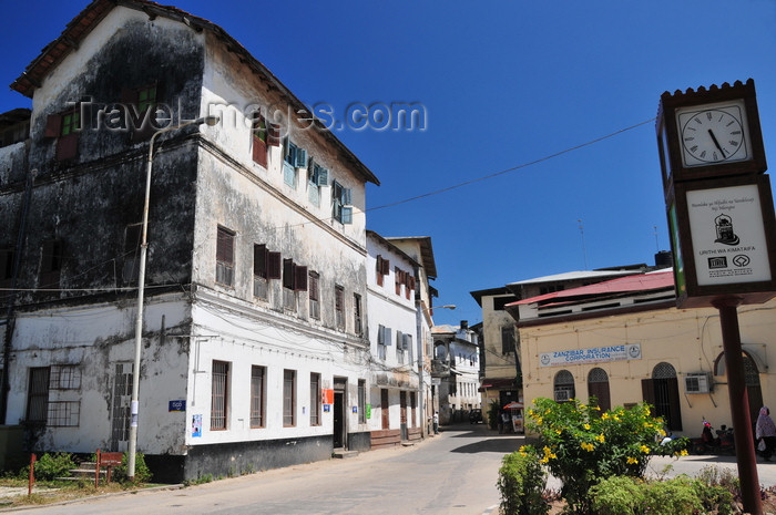 zanzibar160: Stone Town, Zanzibar, Tanzania: UNESCO clock and Victoria Gardens - originally laid out by Sultan Barghash for the recreation of his harem - Kaunda rd. - clock - buildings of the Communications Regulatory Authority and Zanzibar Insurance corporation - Vuga area - photo by M.Torres - (c) Travel-Images.com - Stock Photography agency - Image Bank