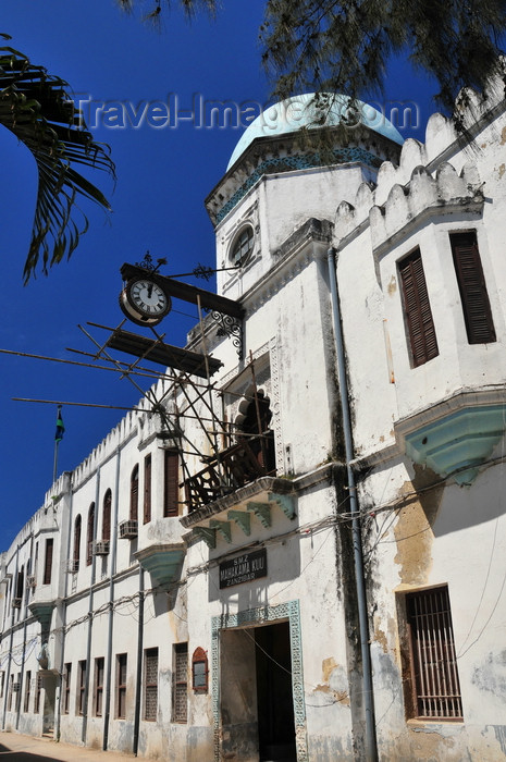 zanzibar161: Stone Town, Zanzibar, Tanzania: entrance of the Old Law Court - Mahakama Kuu - Vuga area - photo by M.Torres - (c) Travel-Images.com - Stock Photography agency - Image Bank